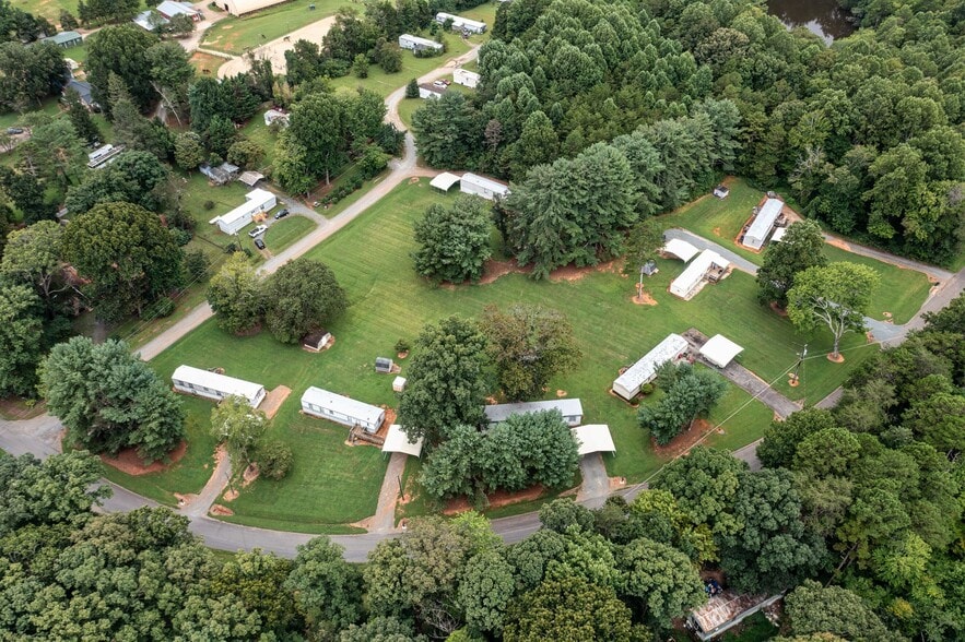 7 Lots and 7 Leased Mobile Homes portfolio of 7 properties for sale on LoopNet.ca - Building Photo - Image 3 of 37