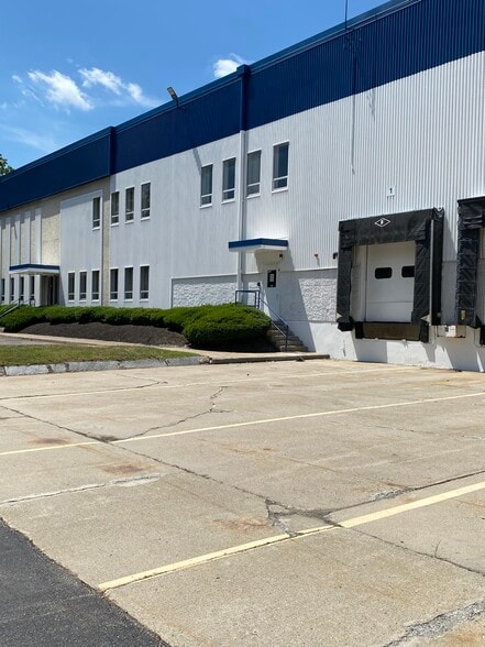 33 Suffolk Rd, Mansfield, MA for lease - Building Photo - Image 2 of 4