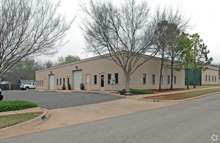 405 W 2nd St, Edmond, OK à louer - Photo principale - Image 2 de 19