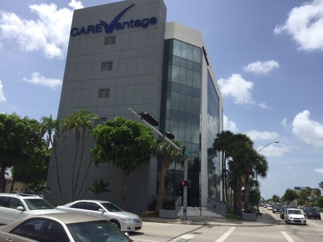 4445 W 16th Ave, Hialeah, FL à vendre - Photo du bâtiment - Image 3 de 3