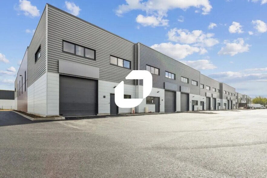 Office in Lieusaint for lease - Building Photo - Image 1 of 12