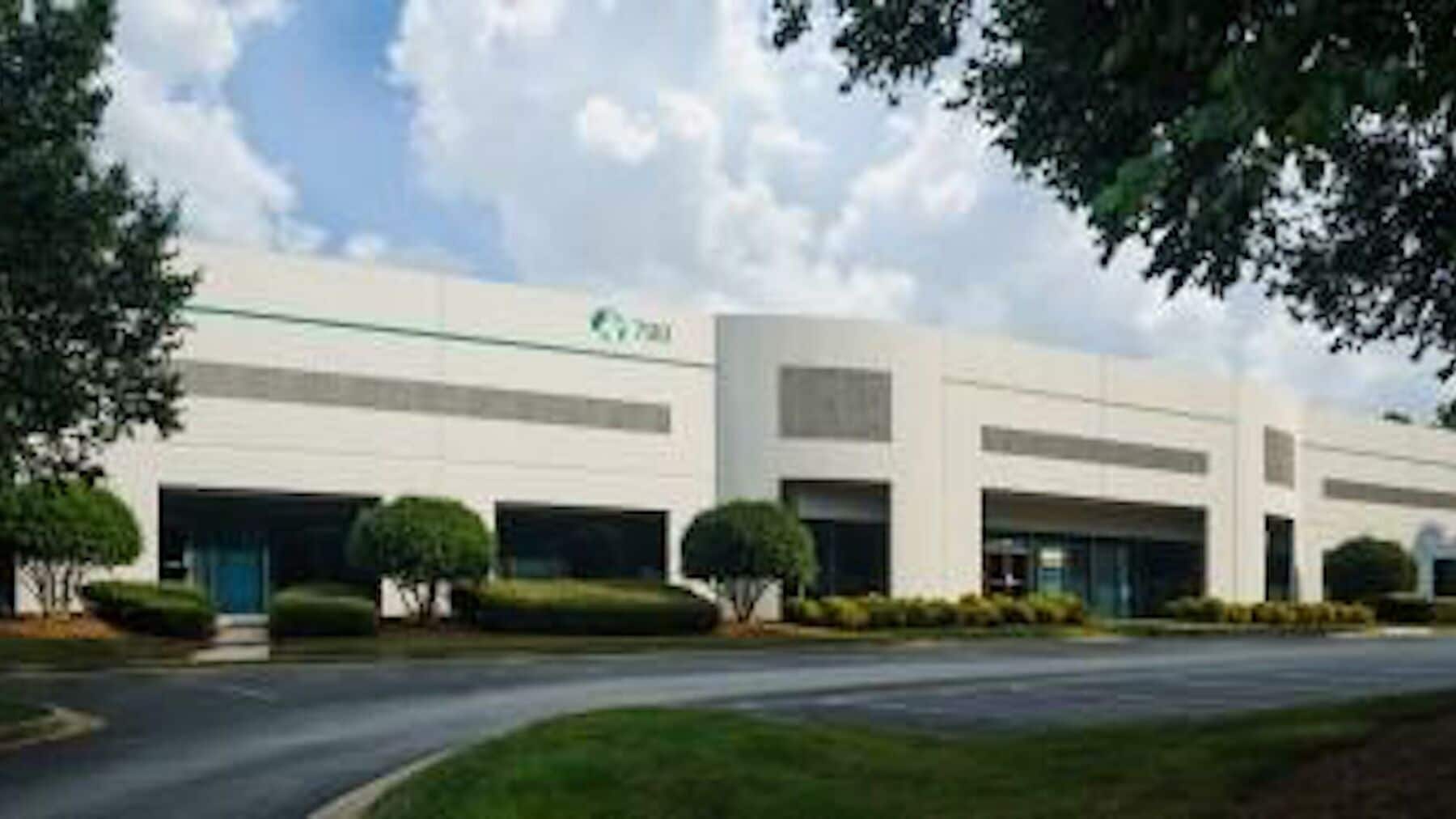 560 Atlanta S Pky, College Park, GA for lease Building Photo- Image 1 of 22