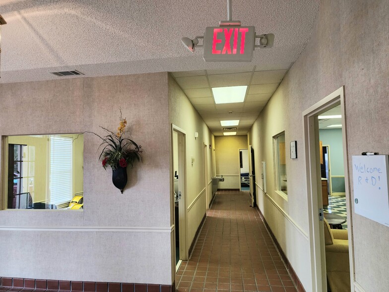 57 Martin Luther King Dr, Reynolds, GA for sale - Interior Photo - Image 3 of 19