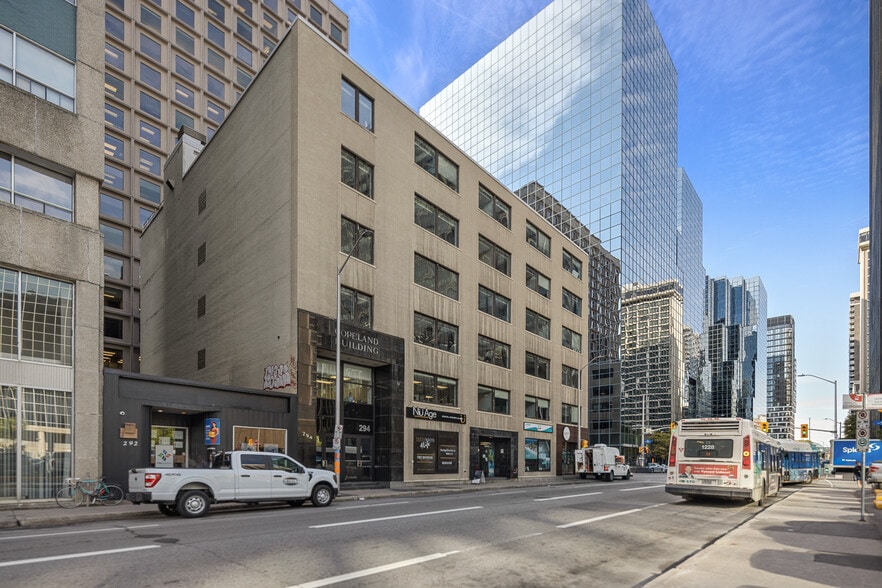 294 Albert St, Ottawa, ON à louer - Photo du bâtiment - Image 2 de 7