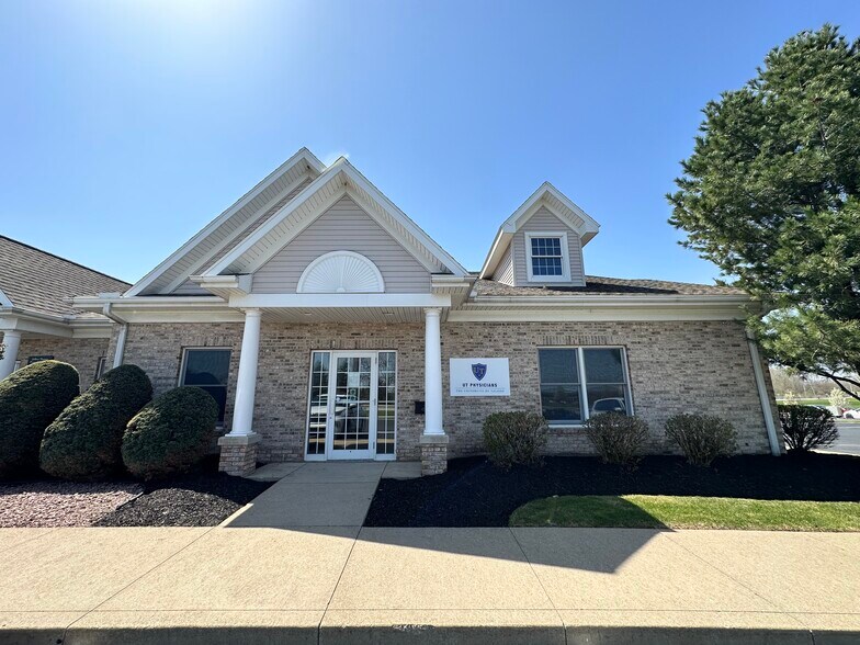 1355 W Main St, Bellevue, OH à louer - Photo principale - Image 1 de 31