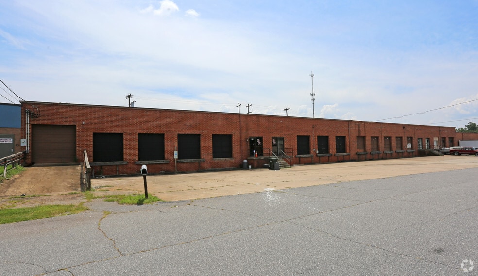 349-373 16th St Pl, Hickory, NC for lease - Building Photo - Image 1 of 4