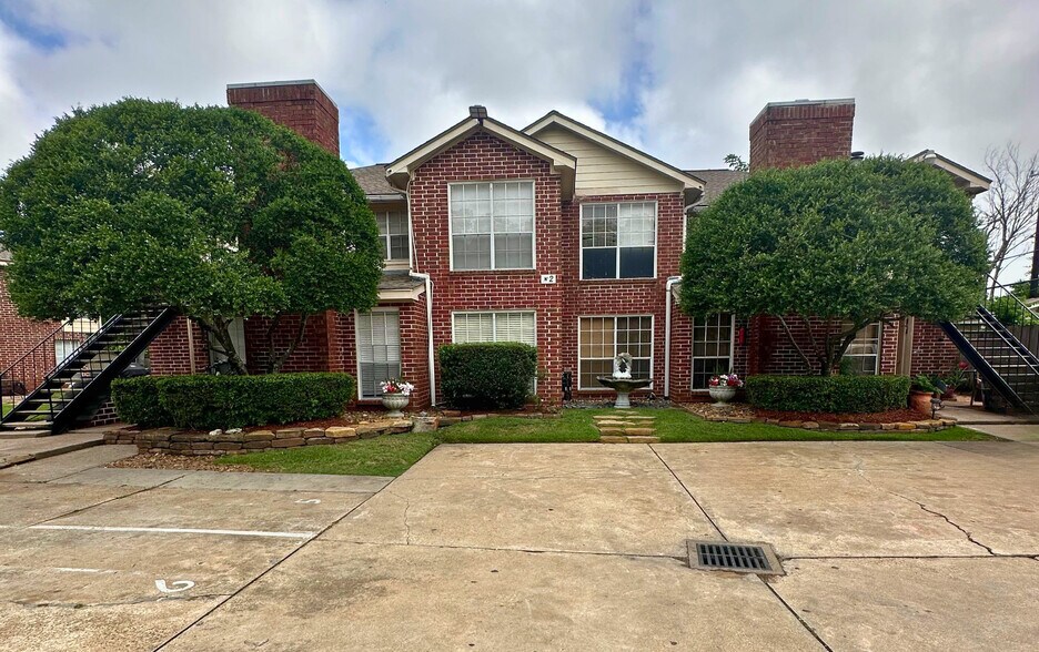 7120 Cole Creek Dr, Houston, TX à vendre - Photo du bâtiment - Image 3 de 17