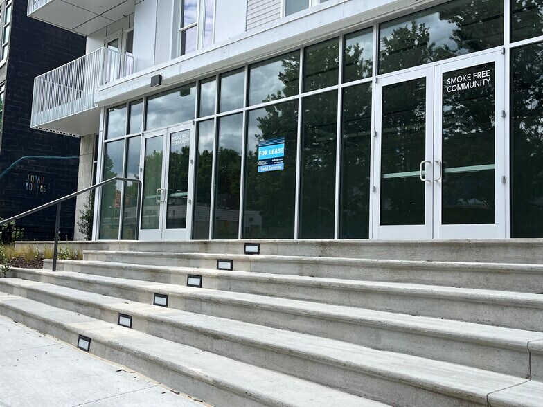 872 Memorial Dr, Atlanta, GA à louer - Photo du bâtiment - Image 2 de 7