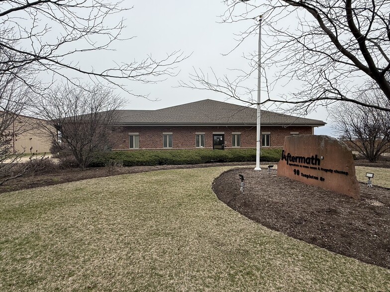 90 Templeton Dr, Oswego, IL for lease - Building Photo - Image 3 of 14