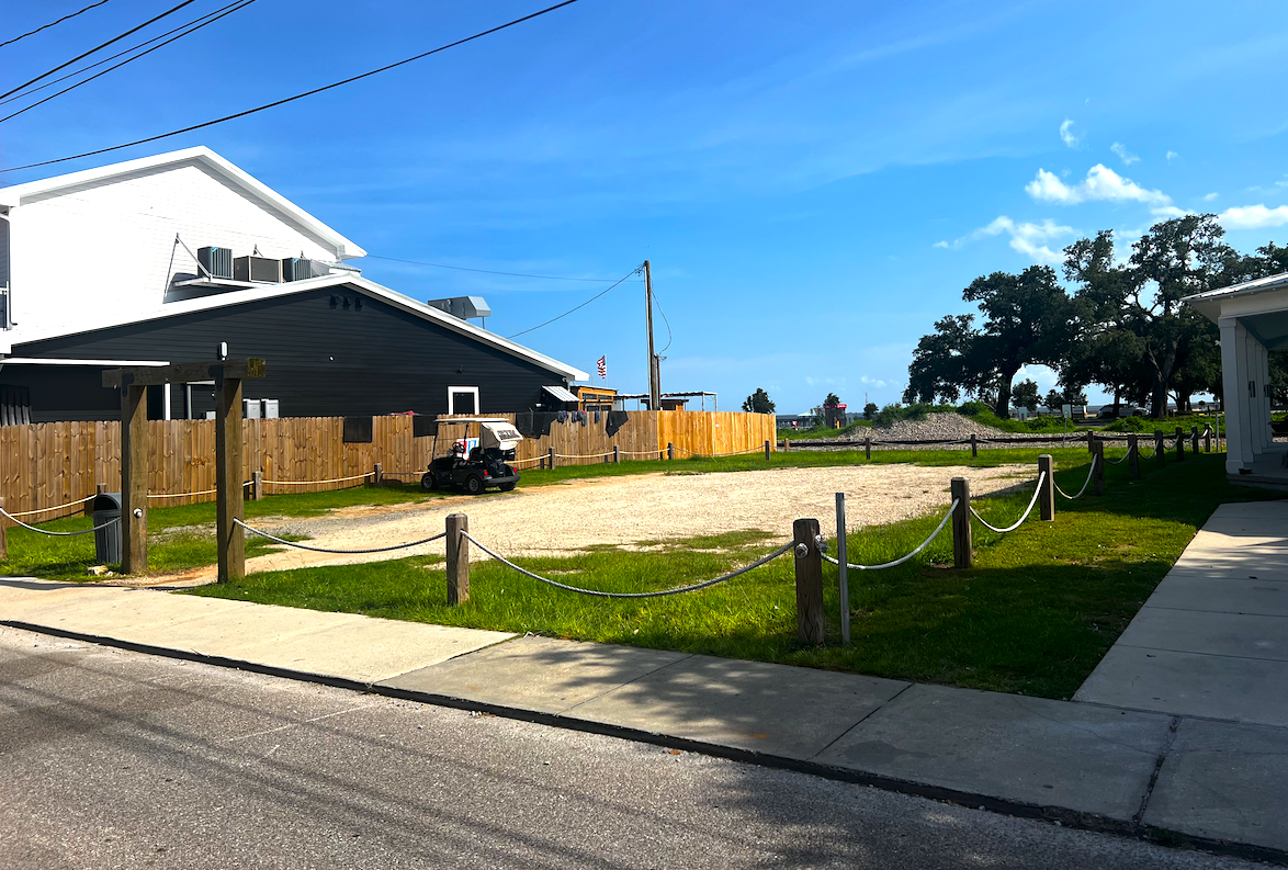 104 Court St, Bay Saint Louis, MS for sale Primary Photo- Image 1 of 5