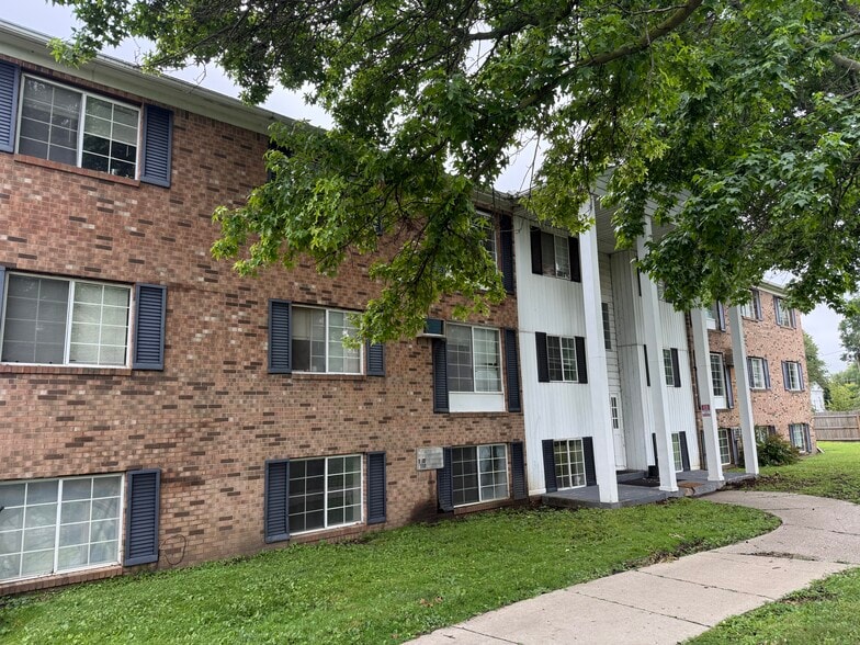 44 E Willow St, Monroe, MI for sale - Building Photo - Image 3 of 7