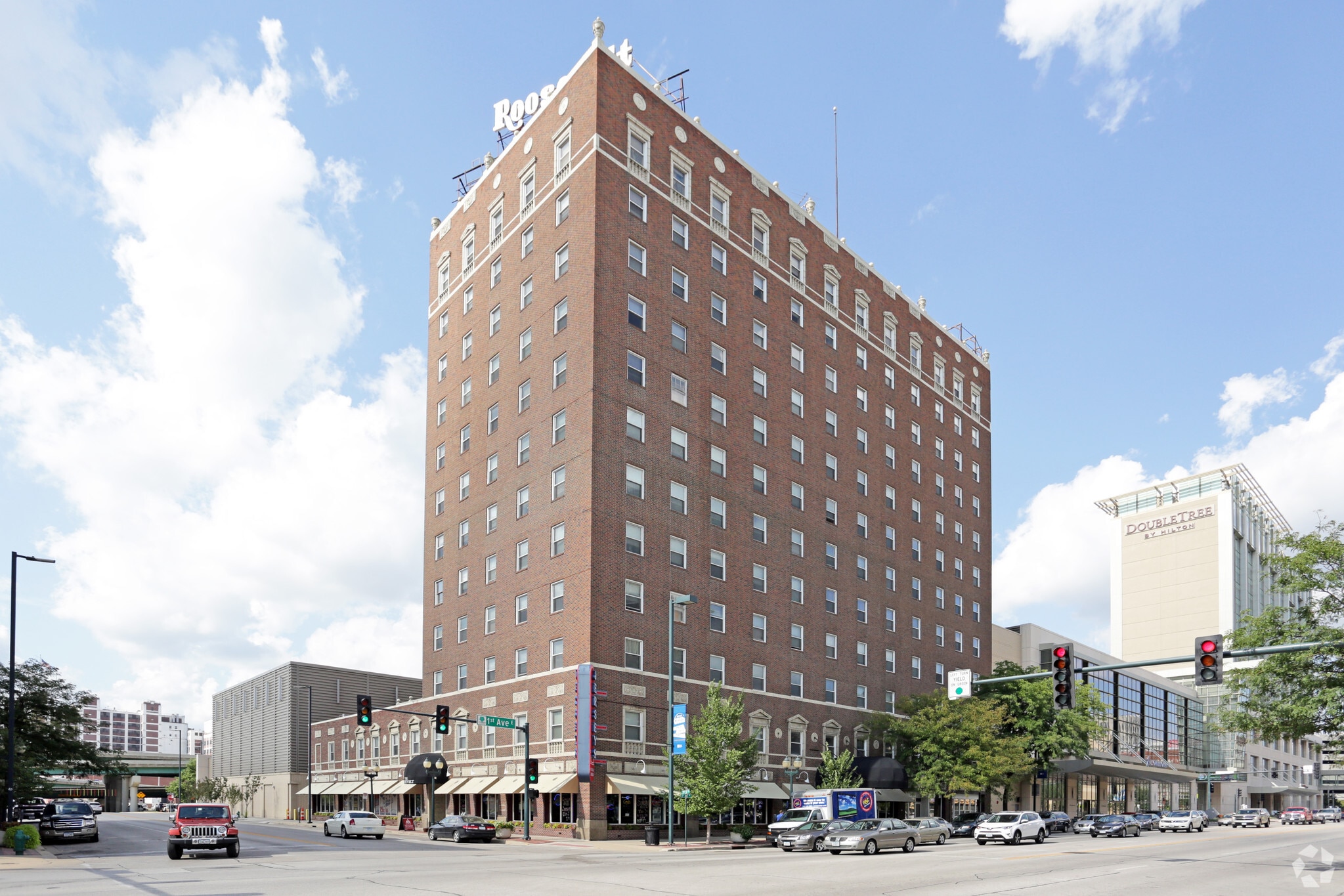 200 1st Ave NE, Cedar Rapids, IA à louer Photo principale- Image 1 de 32