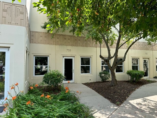 758 Ridgeview Dr, McHenry, IL for sale - Building Photo - Image 1 of 1