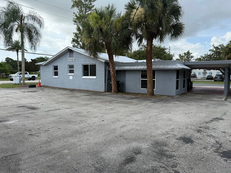 1320 SE Palm Beach Rd, Stuart, FL à vendre - Photo du bâtiment - Image 3 de 35