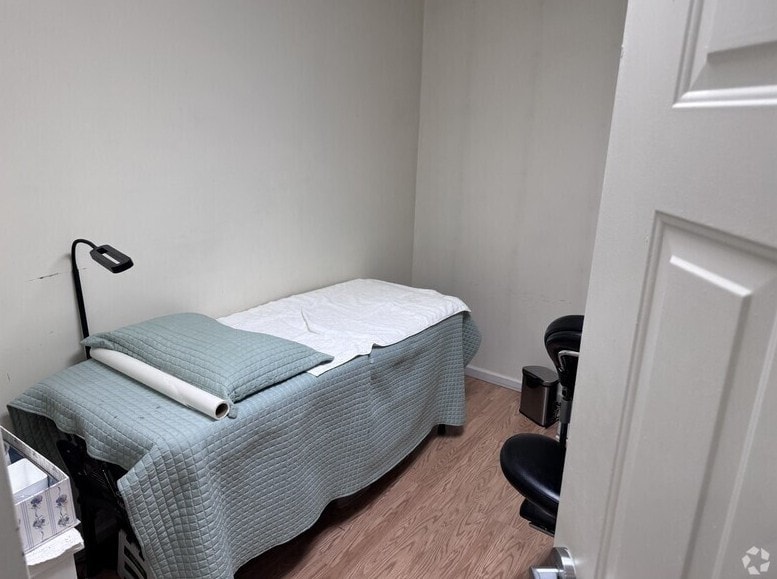 873 N Larrabee St, Chicago, IL 60610 - Unit 869 - - Interior Photo - Image 1 of 5