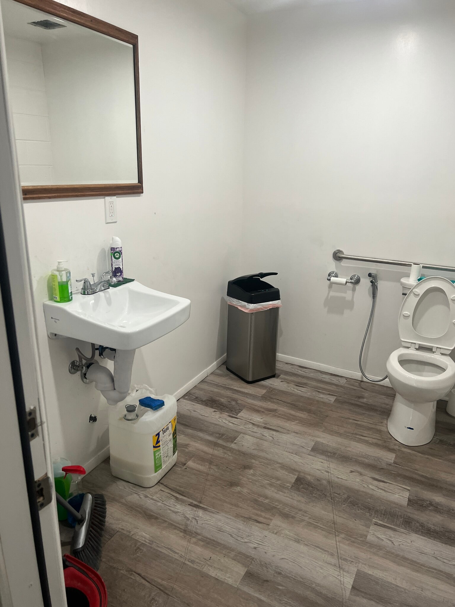 316 E 4th St, Perris, CA à louer Photo intérieure- Image 1 de 8