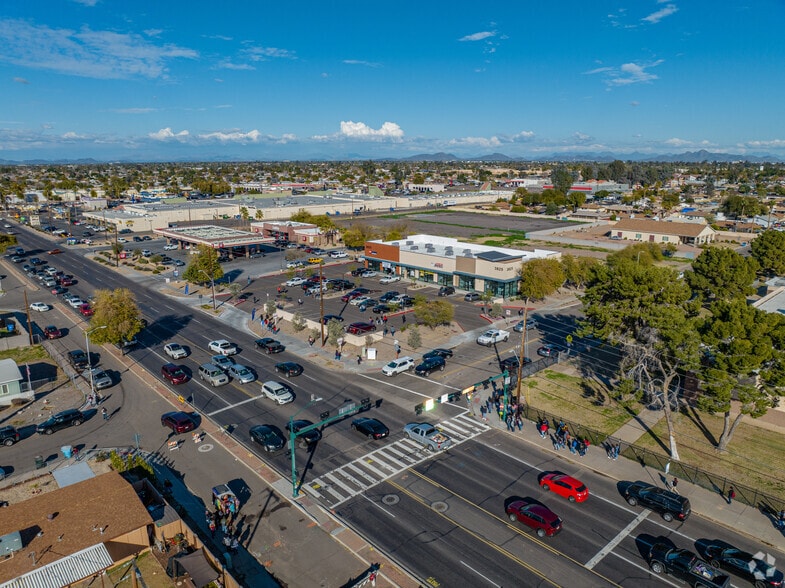 3825 N 75th Ave, Phoenix, AZ à louer - Photo du bâtiment - Image 2 de 9