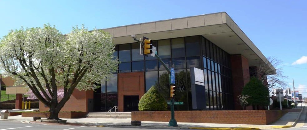320 W Main St, Wytheville, VA for lease - Primary Photo - Image 1 of 12