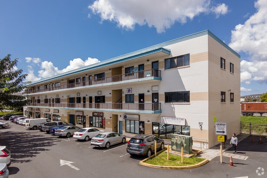 94-216 Farrington Hwy, Waipahu, HI à louer - Photo du bâtiment - Image 1 de 5