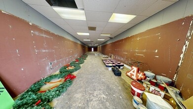 5800-6022 W Jefferson Blvd, Fort Wayne, IN à louer Photo intérieure- Image 1 de 4