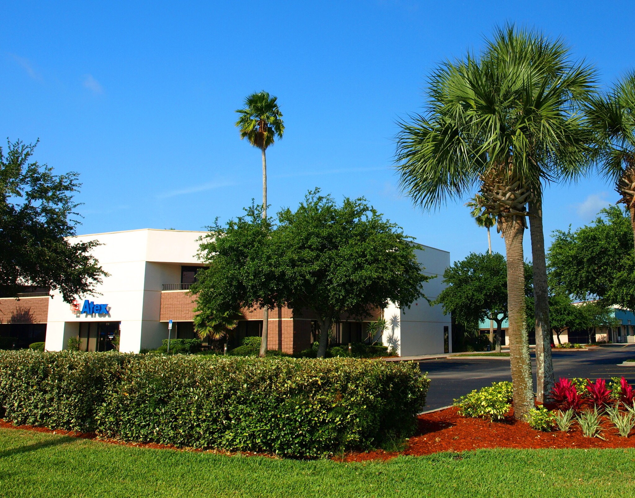 390 N Wickham Rd, Melbourne, FL à louer Photo du bâtiment- Image 1 de 2