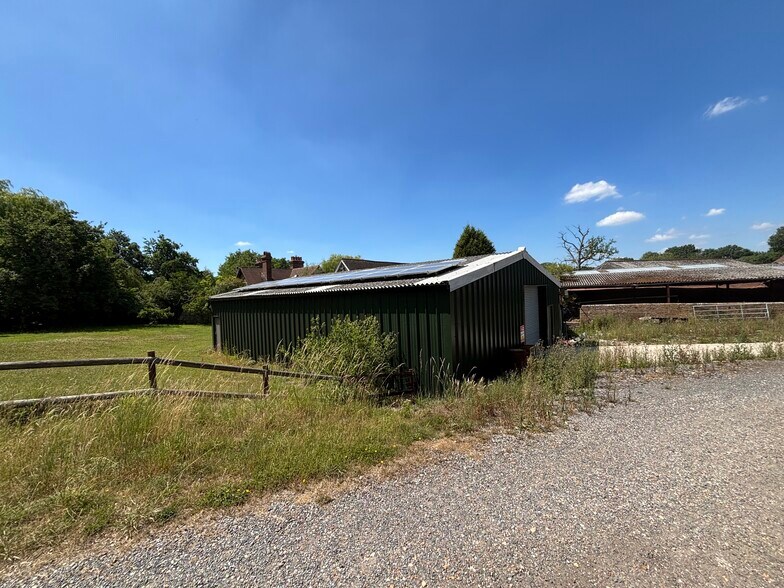 Henfold Ln, Dorking à louer - Photo du bâtiment - Image 2 de 2