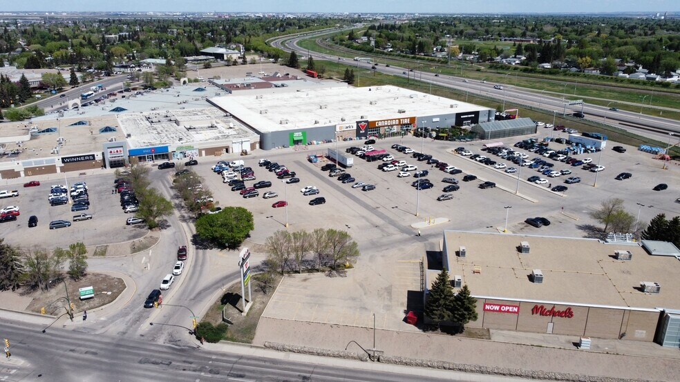 300 Confederation Dr, Saskatoon, SK à louer - Photo principale - Image 1 de 8