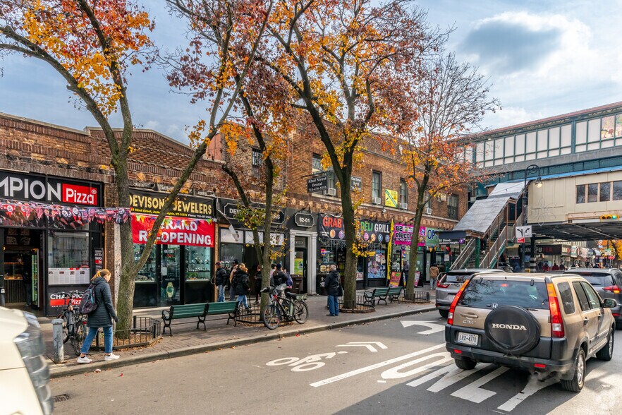 37-63-37-67 82nd St, Jackson Heights, NY à louer - Photo du bâtiment - Image 2 de 6