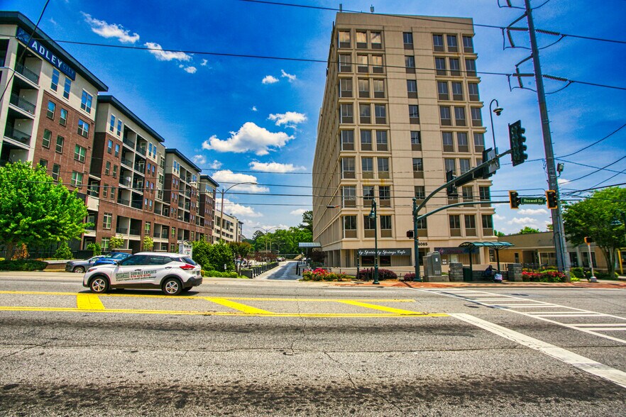 6065 Roswell Rd NE, Atlanta, GA à louer - Photo du bâtiment - Image 2 de 18