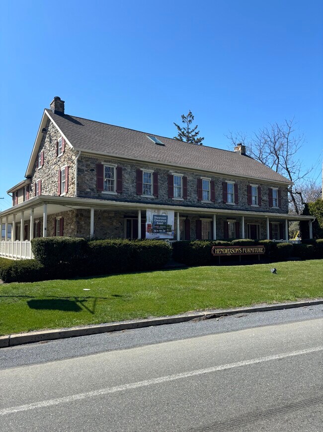 Plus de détails pour 5386 Chestnut St, Emmaus, PA - Bureau/Commerce de détail à louer