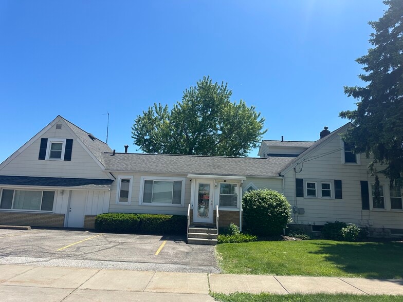 36403 Vine St, Willoughby, OH à vendre - Photo du bâtiment - Image 3 de 12
