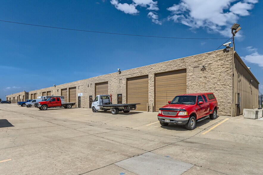 6025 E 76th Ave, Commerce City, CO à louer - Photo du bâtiment - Image 2 de 16