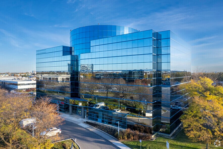 95 Mural St, Richmond Hill, ON à louer - Photo du bâtiment - Image 3 de 7