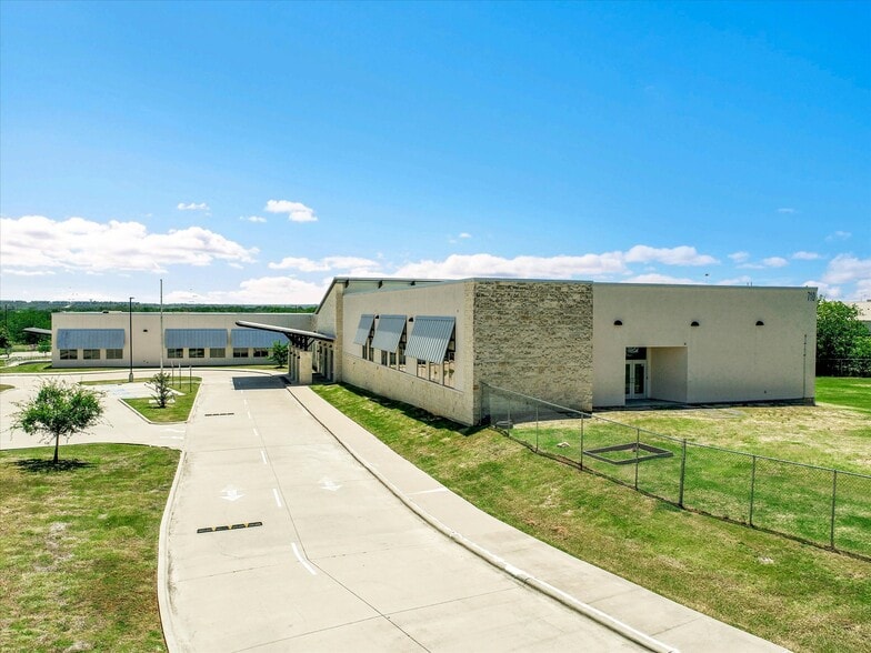700 Stadium Dr, Georgetown, TX for sale - Building Photo - Image 2 of 17
