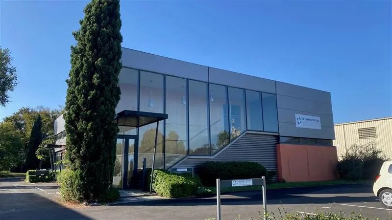 Office in Floirac for lease Building Photo- Image 1 of 10