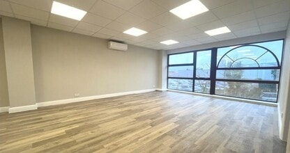 6-12 White House Rd, Ipswich à louer Photo intérieure- Image 2 de 4