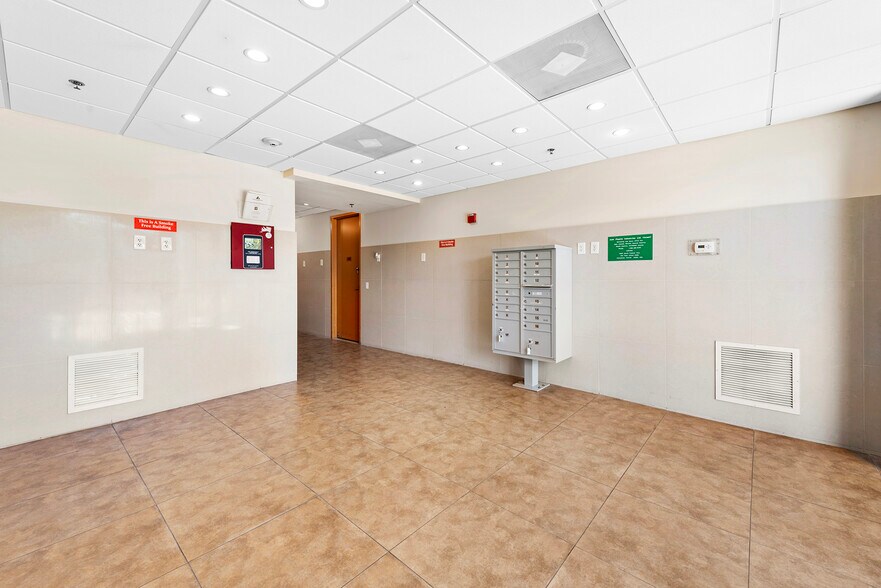 2227 N Federal Hwy, Hollywood, FL à louer - Photo intérieure - Image 3 de 8