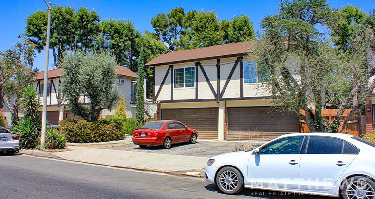 7344-7346 Ventura Canyon Ave, Van Nuys, CA à vendre - Photo du bâtiment - Image 1 de 8