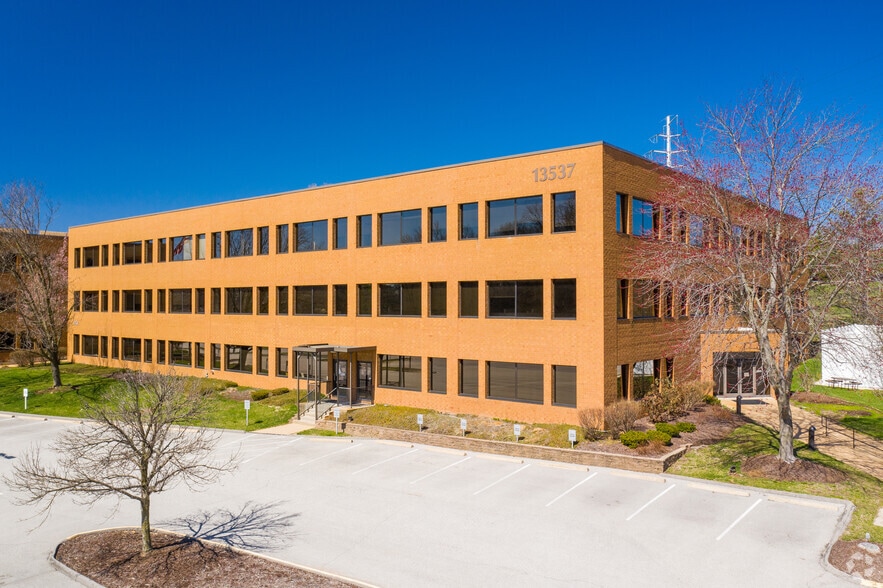 13537 Barrett Parkway Dr, Ballwin, MO for lease - Building Photo - Image 1 of 5