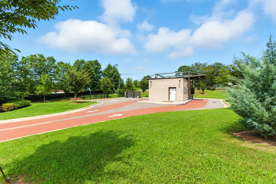 4240 Hickory Flat Hwy, Canton, GA à vendre - Photo du bâtiment - Image 3 de 30