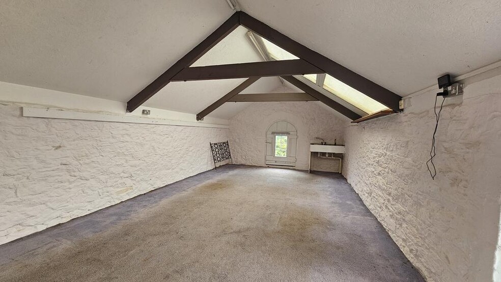 Totnes Rd, Ipplepen for lease - Interior Photo - Image 1 of 2