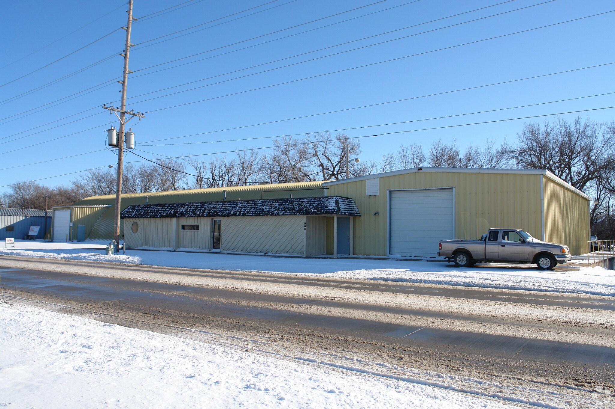 908 E North St, Salina, KS for lease Primary Photo- Image 1 of 37