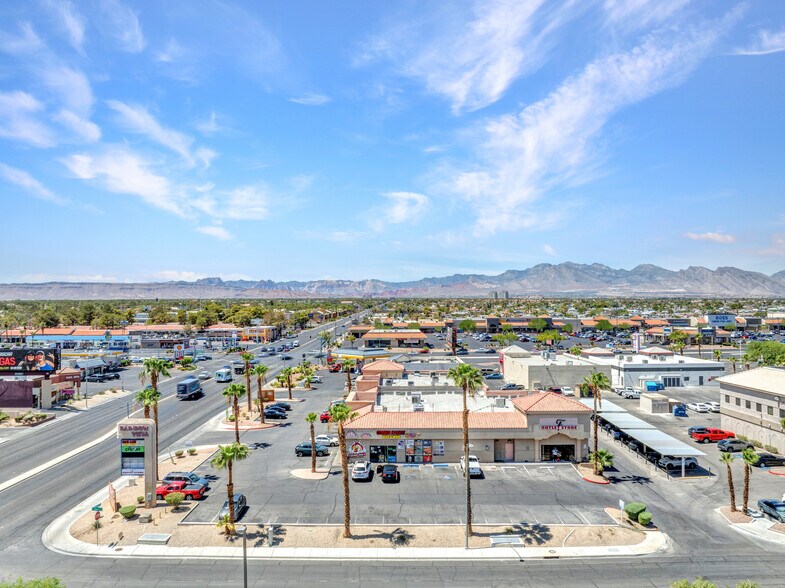 6700 W Charleston Blvd, Las Vegas, NV à louer - Photo du bâtiment - Image 2 de 7