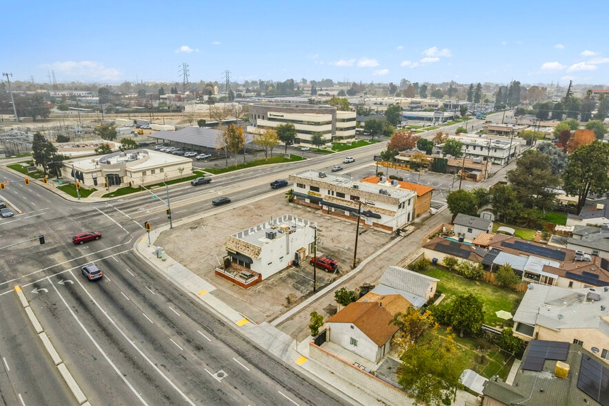 1656 Oak St, Bakersfield, CA for lease - Building Photo - Image 2 of 26