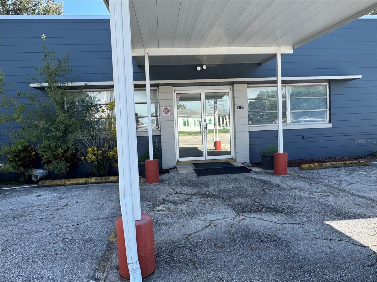 205 N Scenic Hwy, Frostproof, FL 33843 - Unit 205 & 205A -  - Interior Photo - Image 1 of 15