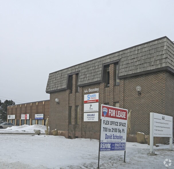 44 Beasley Dr, Kitchener, ON for sale - Primary Photo - Image 1 of 1