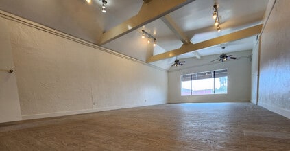 7615 1/2-7617 1/2 Melrose Ave, Los Angeles, CA for lease Interior Photo- Image 2 of 3