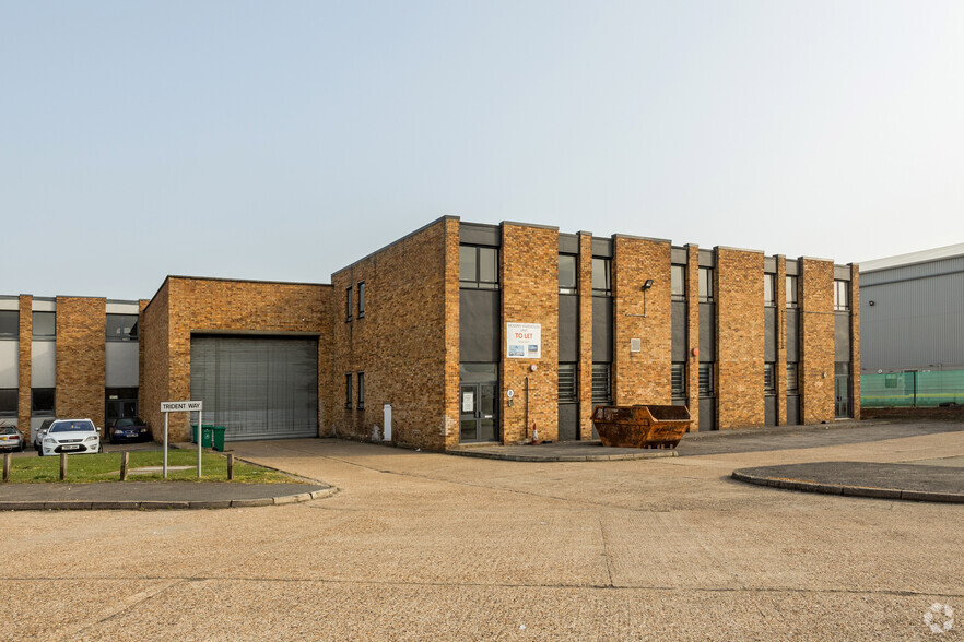 6 Trident Way, Southall for lease - Building Photo - Image 1 of 5