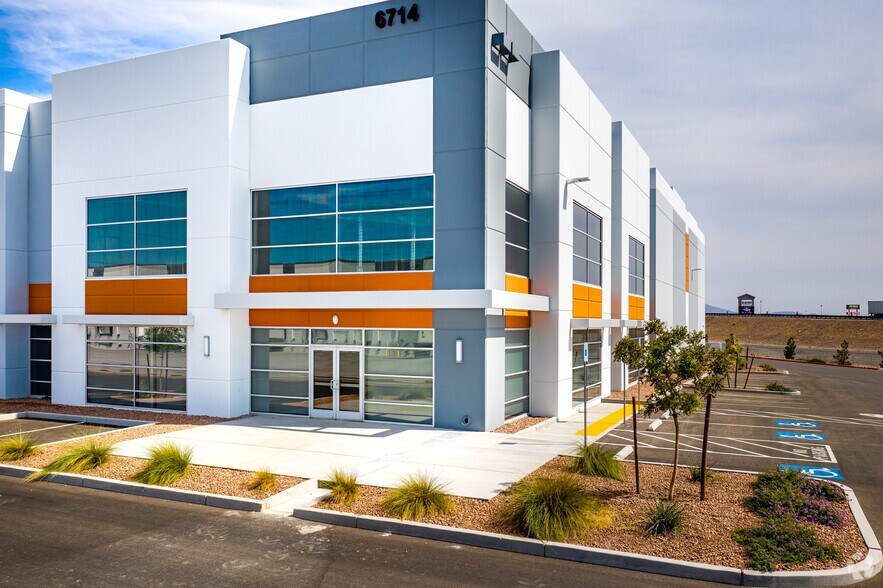 6714 E North Belt Rd, Las Vegas, NV à louer - Photo du bâtiment - Image 3 de 6