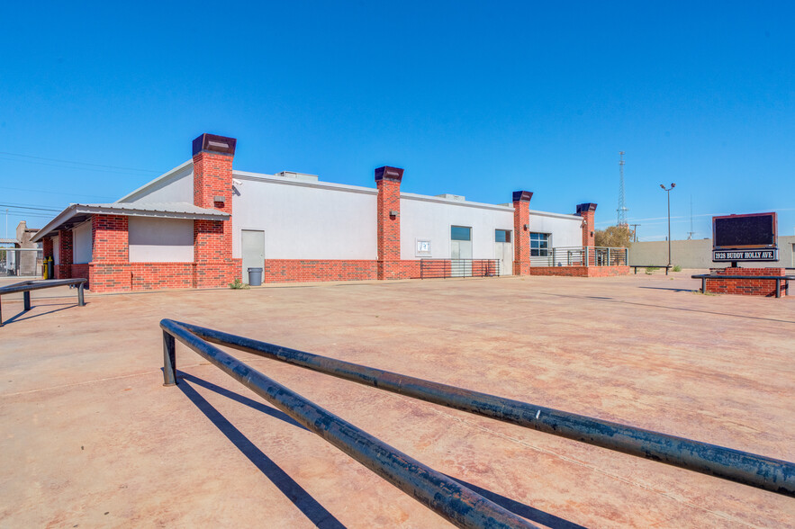 1928 Buddy Holly Ave, Lubbock, TX à vendre - Photo du bâtiment - Image 2 de 28